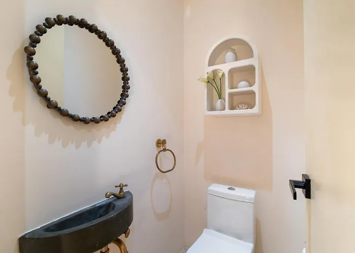 Ods25 - Colorful Tropical Escape, Private Pool And Walk To *