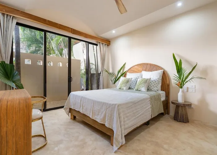 Ods25 - Colorful Tropical Escape, Private Pool And Walk To