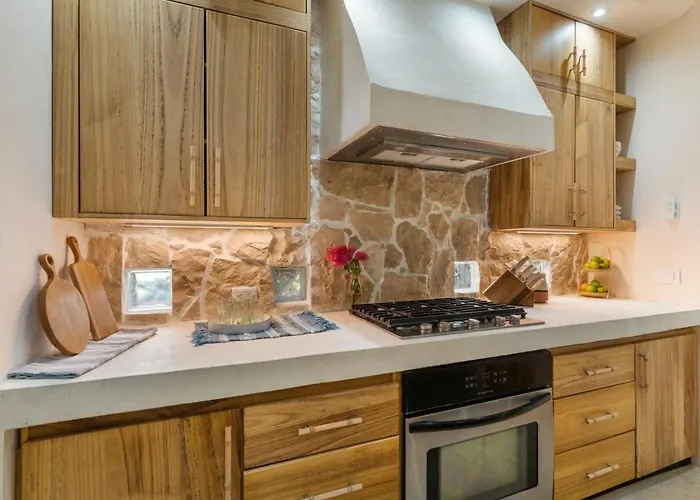 Ods25 - Colorful Tropical Escape, Private Pool And Walk To *