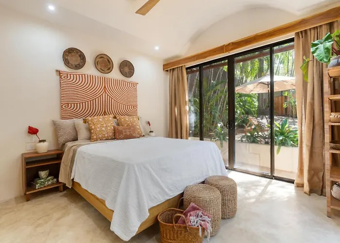 Hébergement de vacances Ods25 - Colorful Tropical Escape, Private Pool And Walk To *