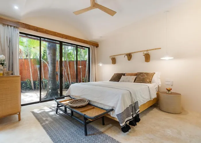 Ods25 - Colorful Tropical Escape, Private Pool And Walk To *