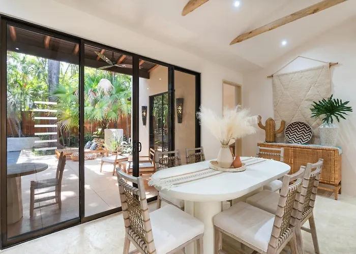 Ods25 - Colorful Tropical Escape, Private Pool And Walk To *