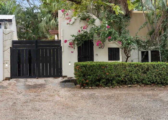 Ods25 - Colorful Tropical Escape, Private Pool And Walk To