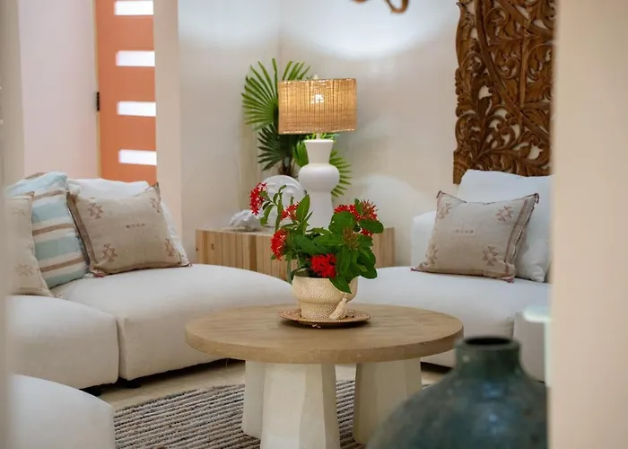 Ods25 - Colorful Tropical Escape, Private Pool And Walk To *