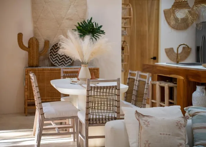 Ods25 - Colorful Tropical Escape, Private Pool And Walk To